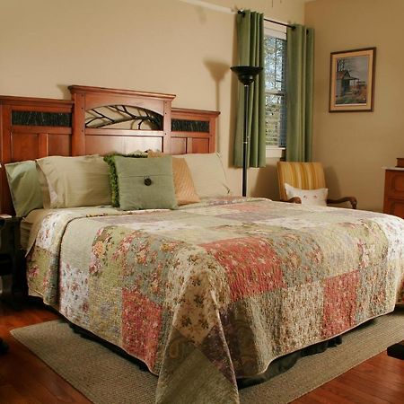 Seven Oaks Bed & Breakfast High Point Exterior photo