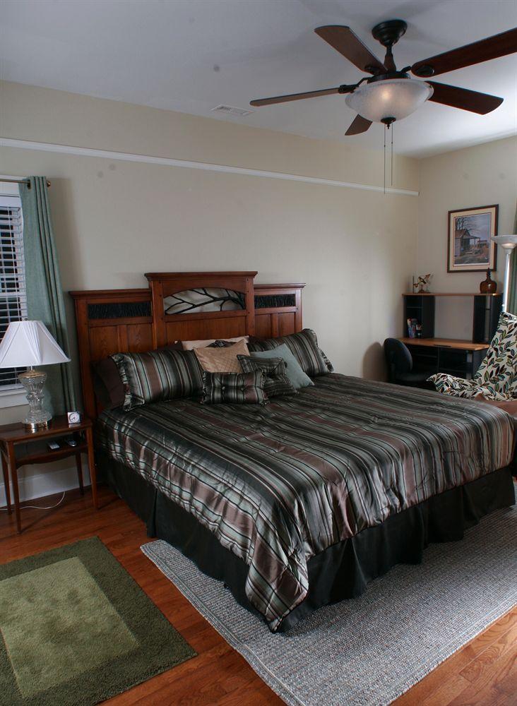 Seven Oaks Bed & Breakfast High Point Exterior photo