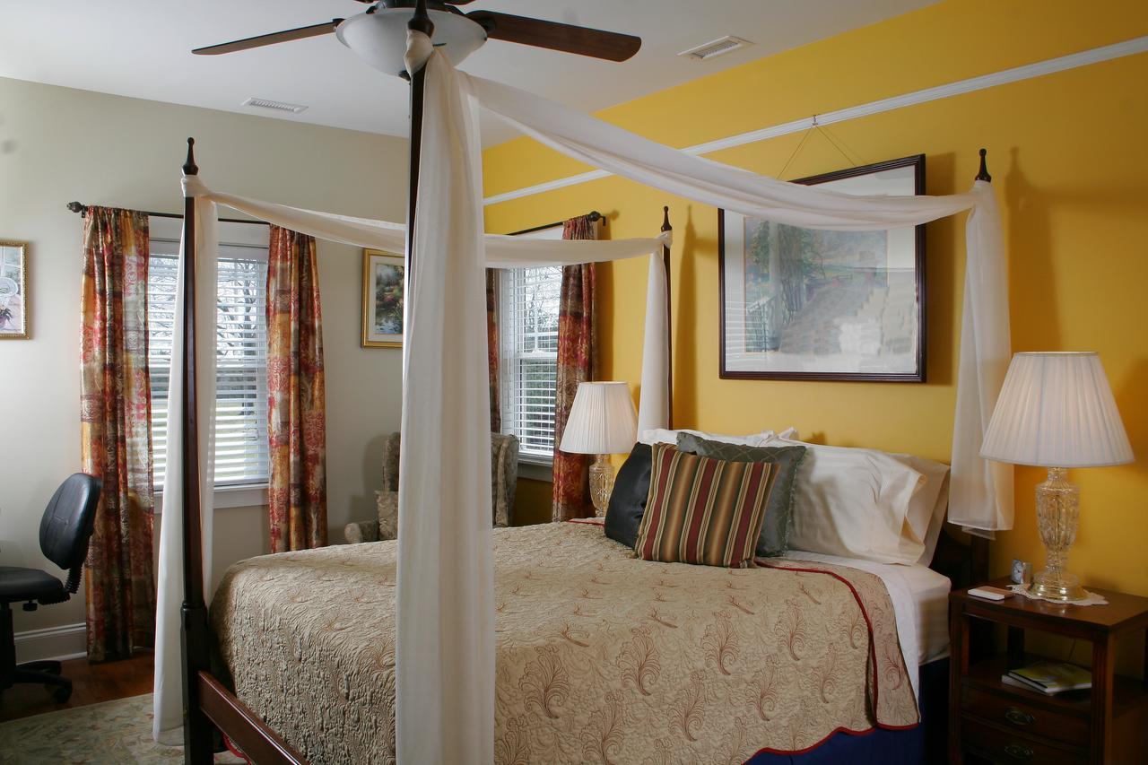 Seven Oaks Bed & Breakfast High Point Exterior photo