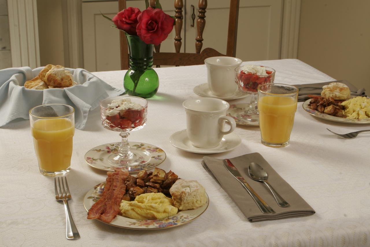 Seven Oaks Bed & Breakfast High Point Exterior photo