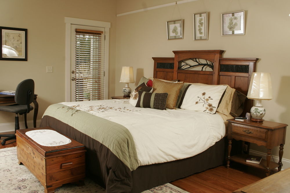 Seven Oaks Bed & Breakfast High Point Exterior photo