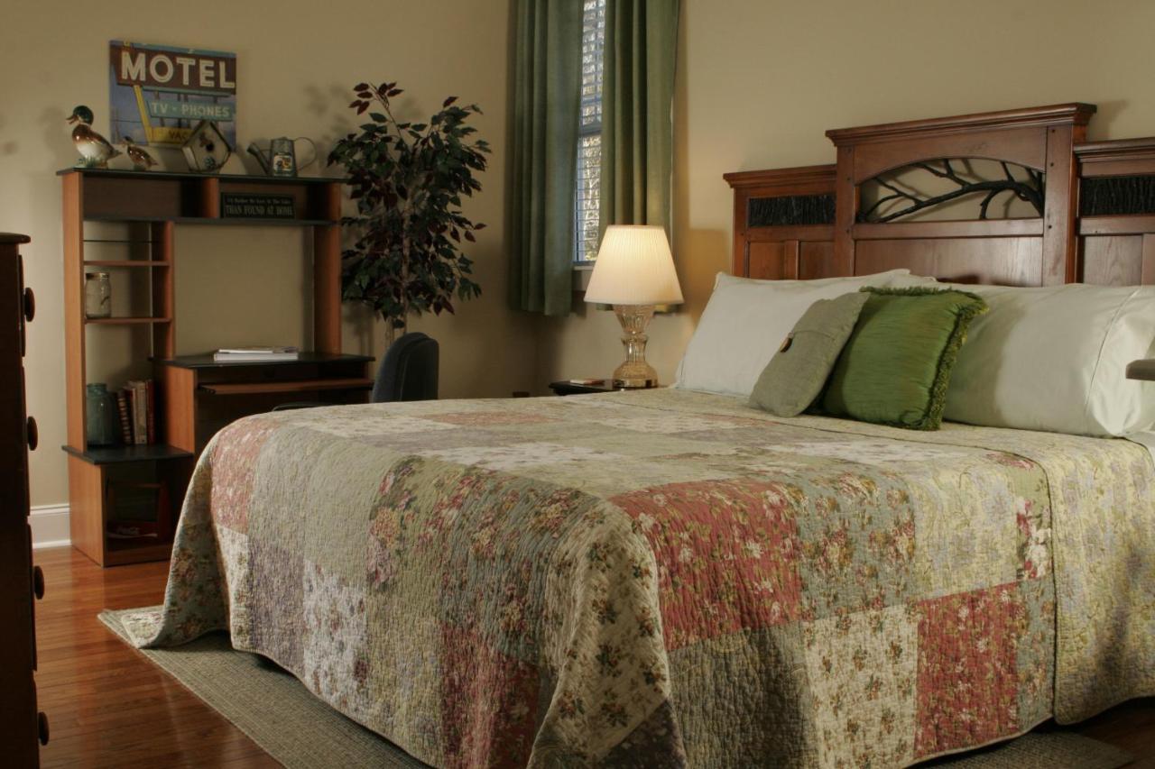 Seven Oaks Bed & Breakfast High Point Exterior photo